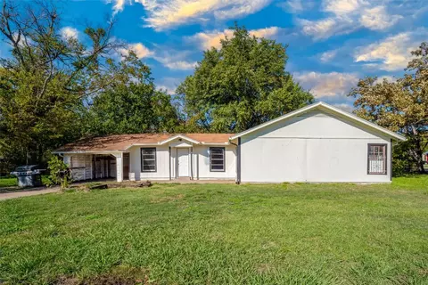 2507 Mayo St, Commerce, TX 75428