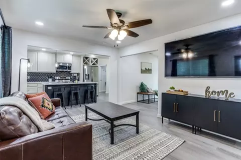 102 Baldwin St, Red Oak, TX 75154