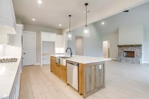 Kitchen - 608 Bluff Pt, Haslet, TX 76052 photo 3 of 5
