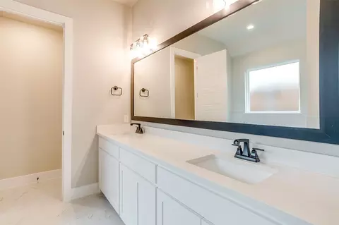 Bath - 608 Bluff Pt, Haslet, TX 76052 photo 1 of 5