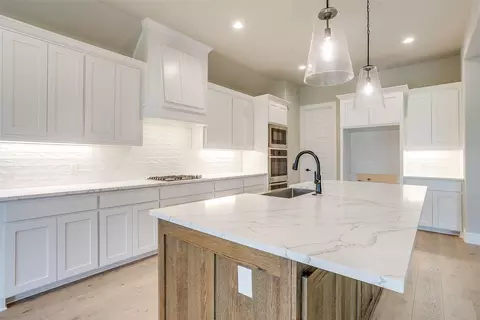 Kitchen - 608 Bluff Pt, Haslet, TX 76052 photo 4 of 5