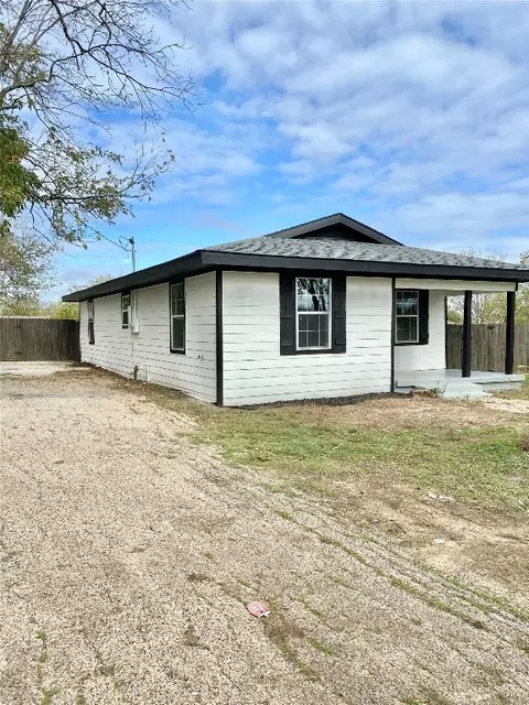 309 E Shelton St, Alvarado, TX 76009
