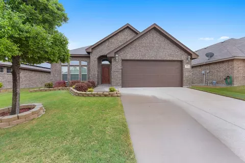 6004 Paddlefish Dr, Fort Worth, TX 76179