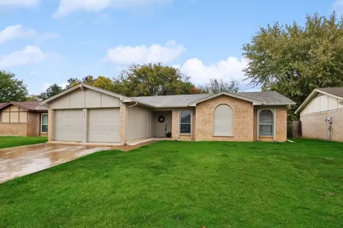 237 Volunteer Dr, Arlington, TX 76014