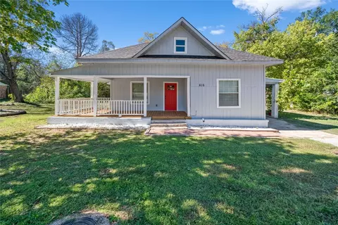 416 N College St, Lindale, TX 75771