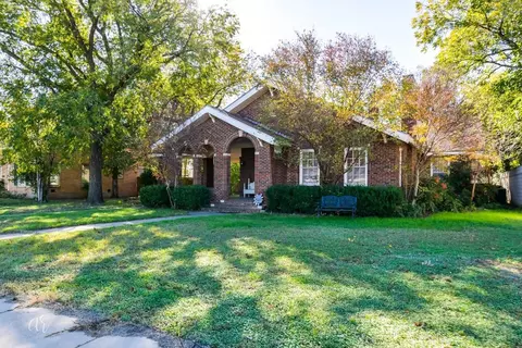 1106 E Reynolds St, Stamford, TX 79553