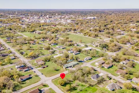 1300 E 12th Ave E, Corsicana, TX 75110