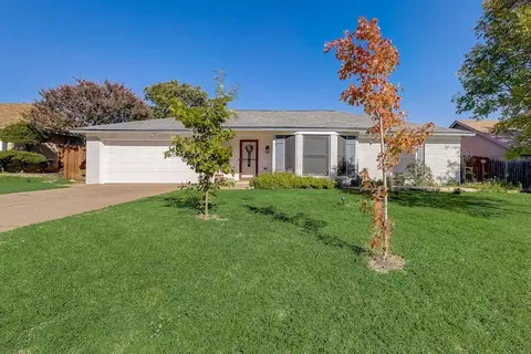 316 Haywood Dr, Benbrook, TX 76126