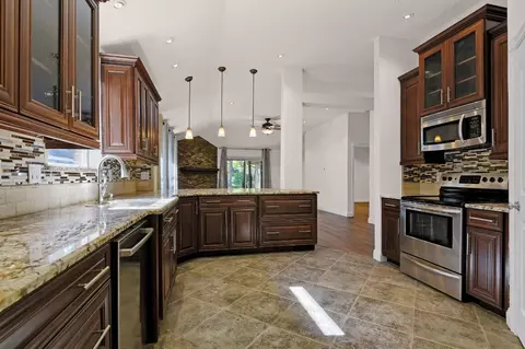 2078 Camelot Dr, Lewisville, TX 75067