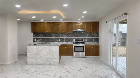 1718 Granada Dr, Arlington, TX 76014