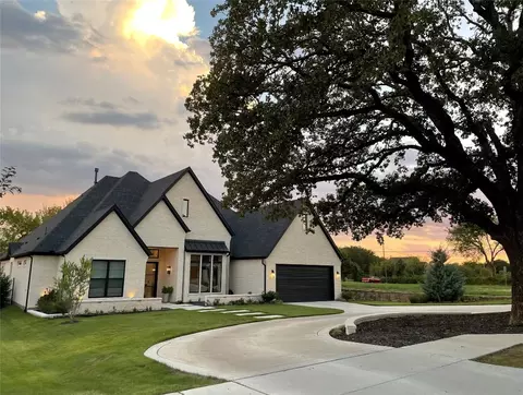 7904 Turner Dr, North Richland Hills, TX 76182