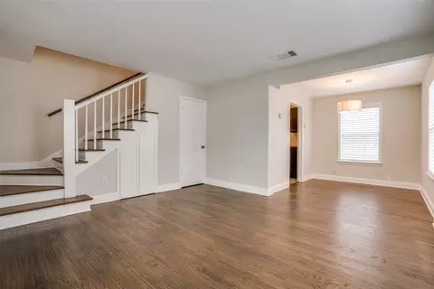 304 N Montreal Ave, Dallas, TX 75208