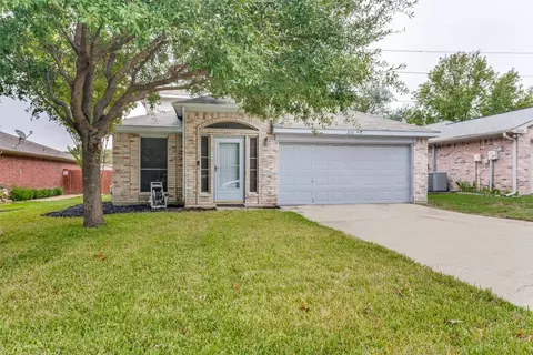 2111 Camelot Dr, Lewisville, TX 75067