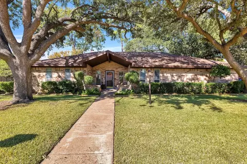 1705 Carlton Dr, Arlington, TX 76015