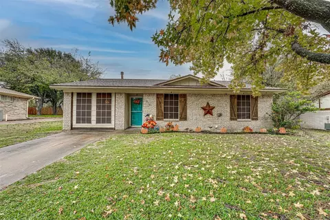 210 S Hillside St, Red Oak, TX 75154