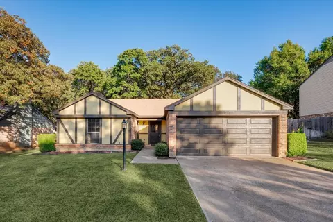 1712 Chittam Dr, Euless, TX 76039