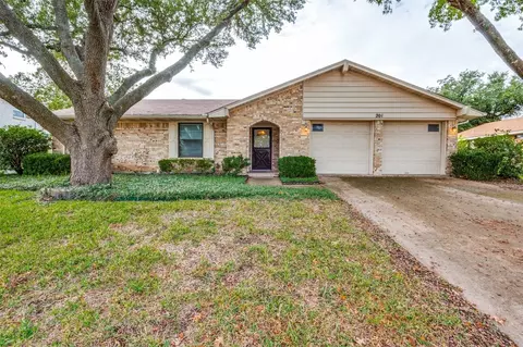 201 Stardust Ln, Desoto, TX 75115