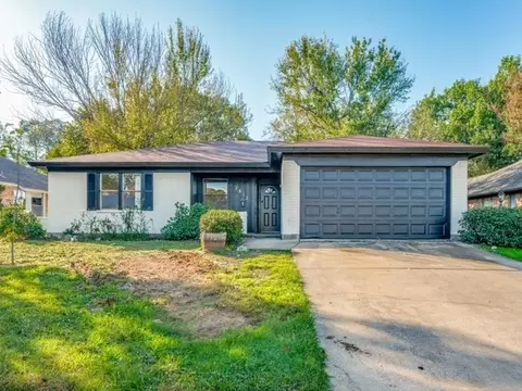 2812 Bluebonnet Ln, Bedford, TX 76021