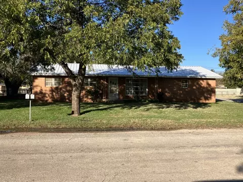 500 S Cedar, Seymour, TX 76380
