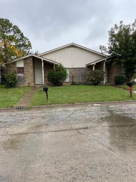 2737 Saint George Pl, Arlington, TX 76015