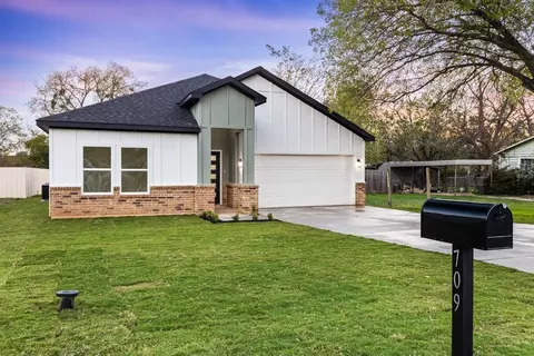 709 W Enon Ave, Everman, TX 76140