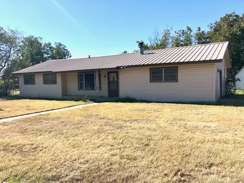 1111 N Reynolds, Throckmorton, TX 76483