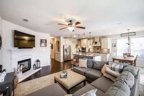 1012 Rose Garden Dr, Little Elm, TX 75068