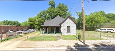 338 4th St SW, Paris, TX 75460