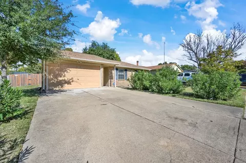 321 Rockcrest Dr, Mesquite, TX 75150