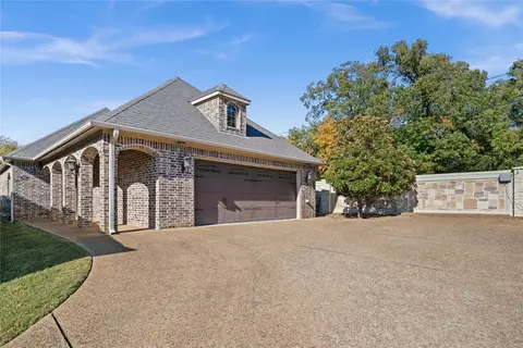100 Timber Creek Ct, Lindale, TX 75771