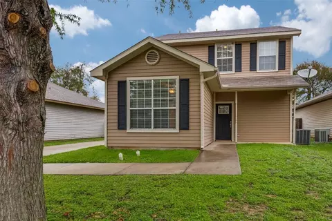 2813 Newport Ave, Denton, TX 76209
