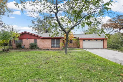 5818 Forest Hill Dr, Forest Hill, TX 76119