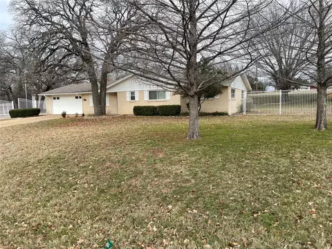 621 Dusk Ave, Azle, TX 76020
