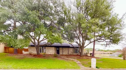 724 Briarwood Dr, Denison, TX 75020