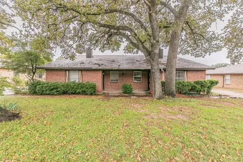 7022 Lincoln Dr, North Richland Hills, TX 76180