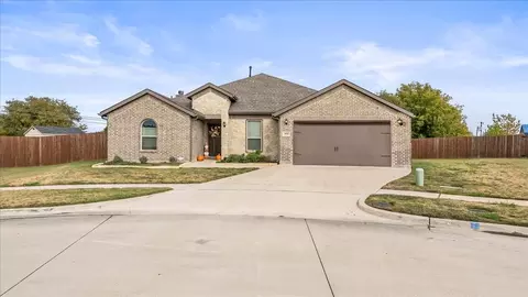 3950 Candler Park Dr, Grand Prairie, TX 75052