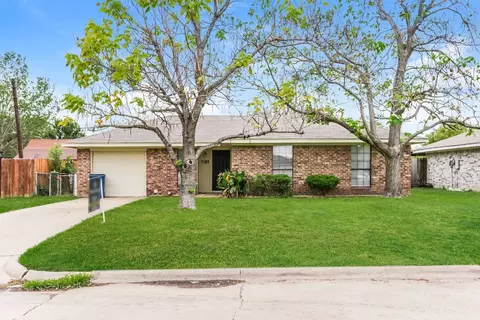1104 Phillips Cir, Kaufman, TX 75142