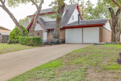 509 E Redbud Dr, Hurst, TX 76053