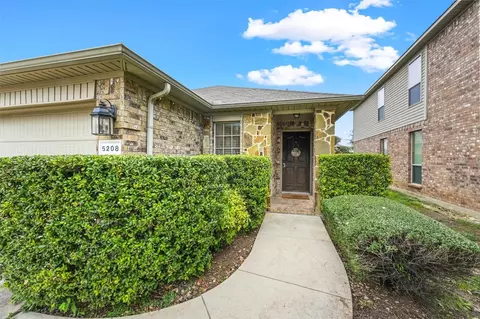 5208 Britton Ridge Ln, Fort Worth, TX 76179