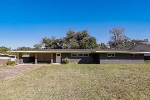 5107 Meadowbrook Dr, Greenville, TX 75402