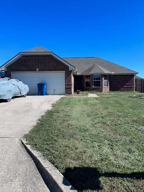 813 Greenview Ct, Aubrey, TX 76227