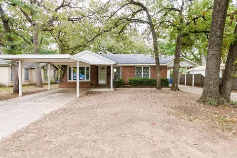 708 Schilder Dr, River Oaks, TX 76114