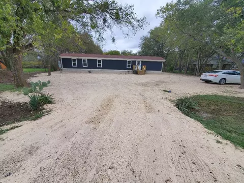 402 W Criner St, Grandview, TX 76050