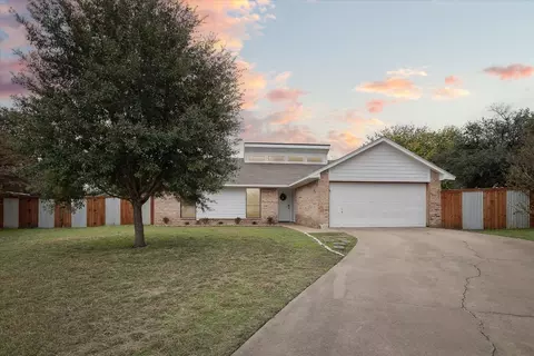 725 Blue Meadow Dr, Azle, TX 76020