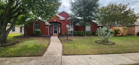 2805 Olympia Dr, Grand Prairie, TX 75052