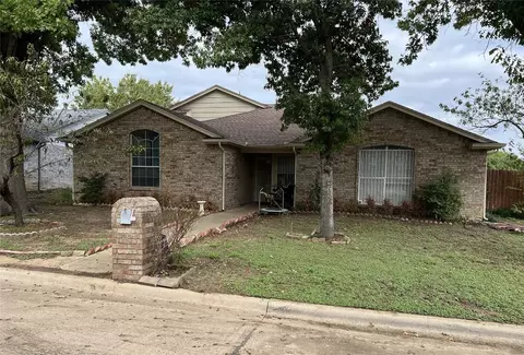 1023 Flower Dr, Arlington, TX 76017