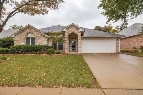 6326 Cobblestone Ln, Arlington, TX 76001