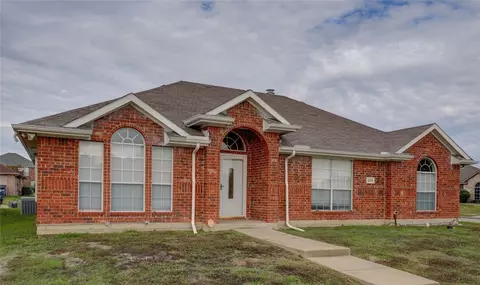 2215 W Thoroughbred Dr, Lancaster, TX 75146