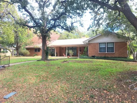 1601 Azteca Dr, Fort Worth, TX 76112