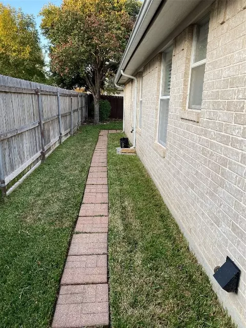 720 Bent Tree Ct, Hurst, TX 76054 photo 7